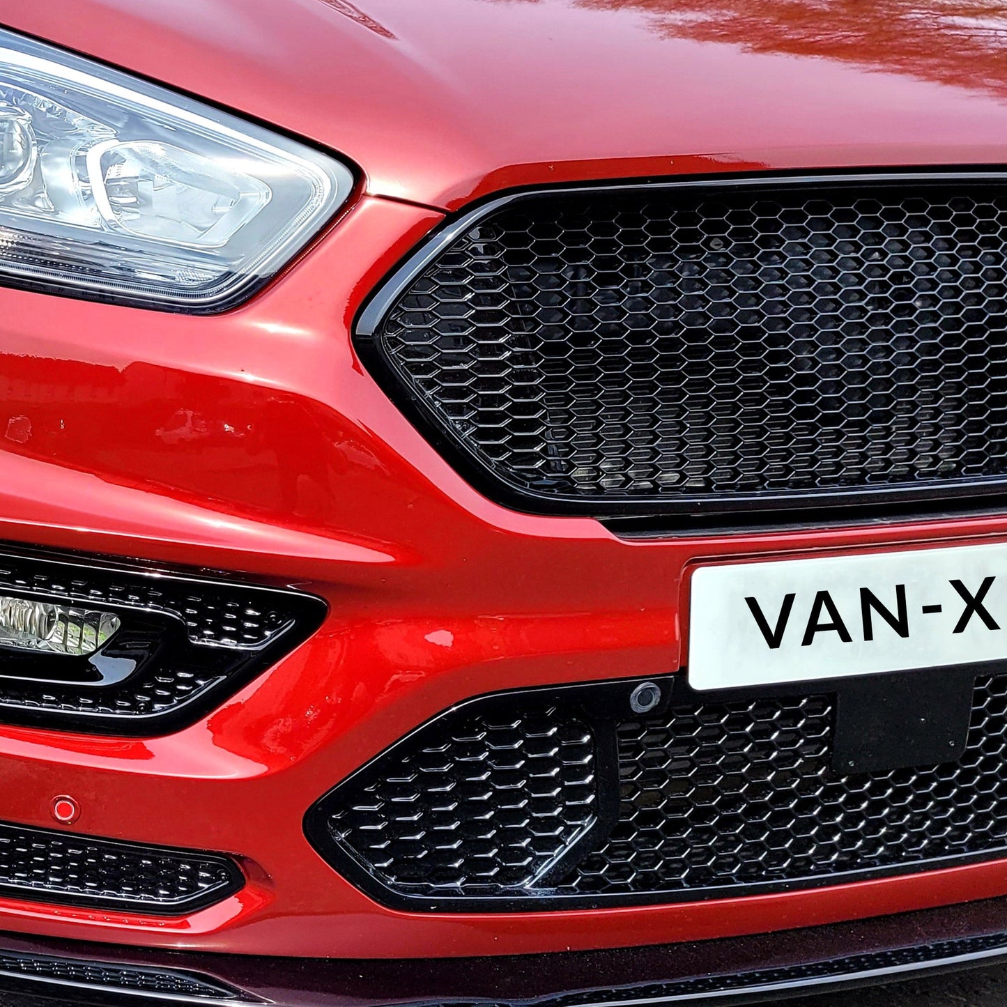 Voor Ford Transit Custom Badgeless Honeycomb Grille – Glanzend zwart, klaar om te monteren