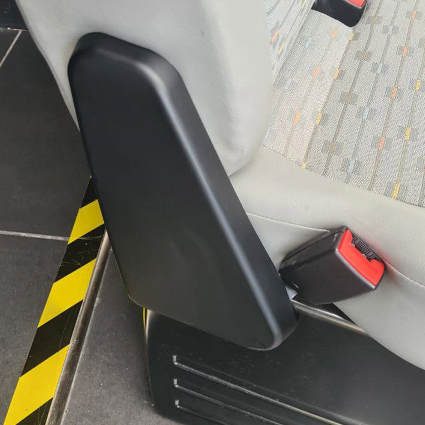 Voor VW T5, T5.1 Twin Seat Scharnierkappen - Matzwarte Interieurstyling