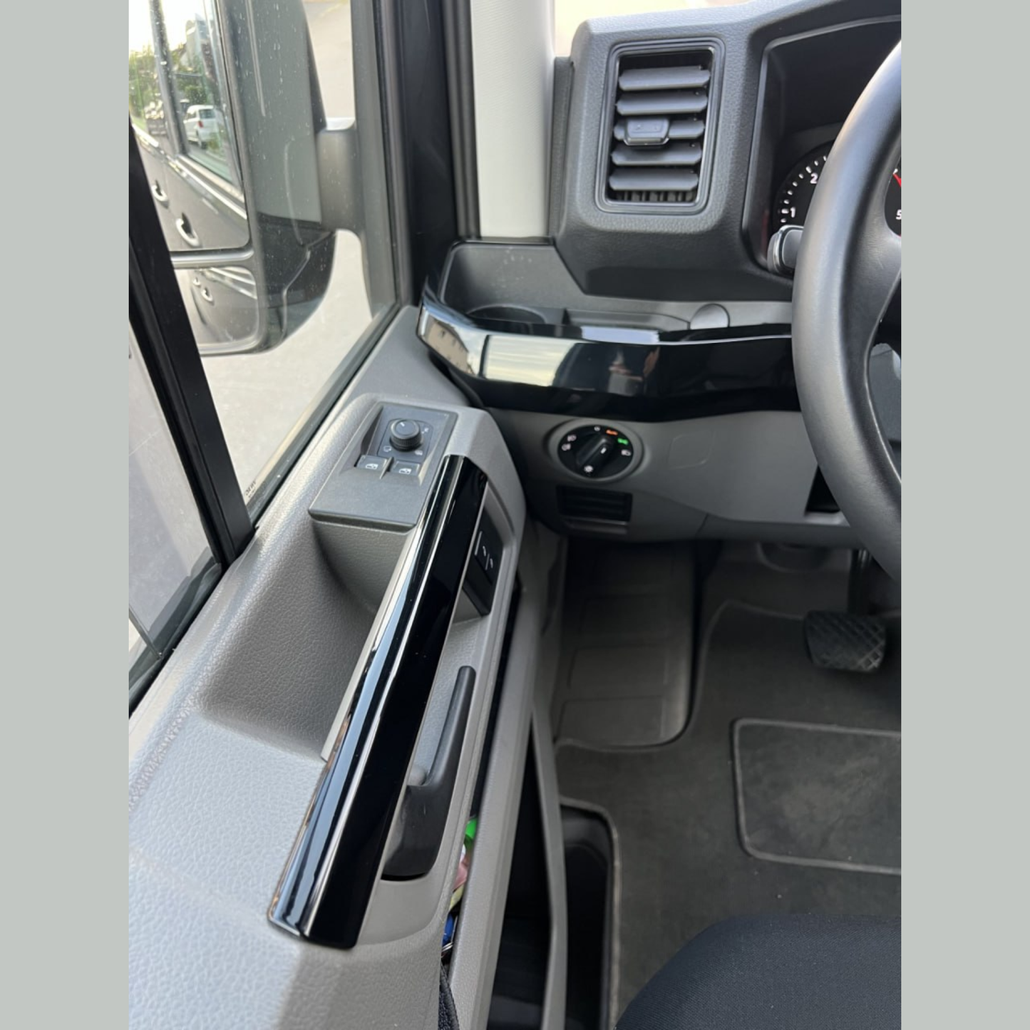 Voor MAN TGE LHD Onderste Dashboard Styling Trims - Glanzend Zwart (Set van 6) | Van-X