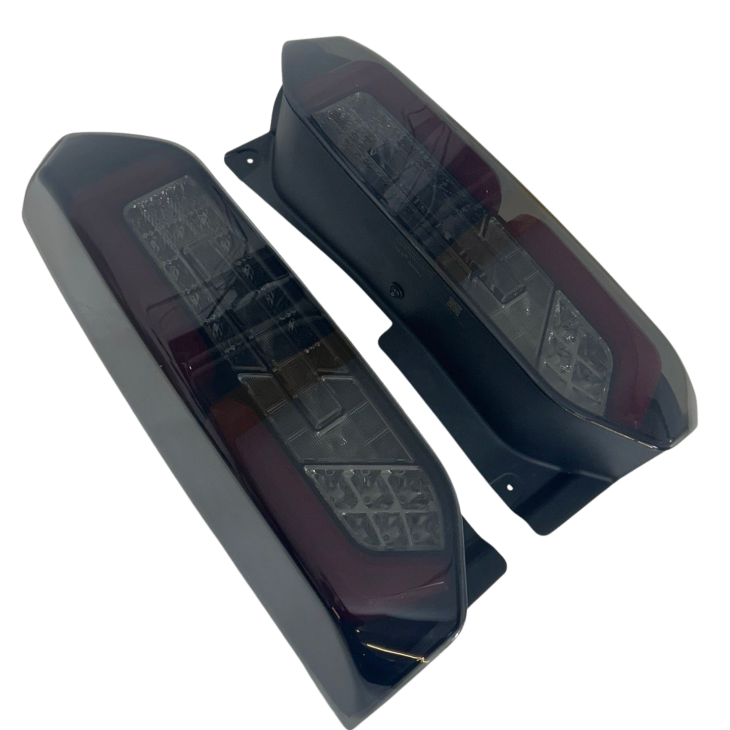 Voor de nieuwe Transit Custom 2024–2026 Van-X: volledig LED-achterlichten met getinte lenzen (upgrade).