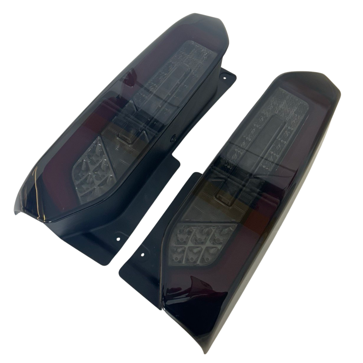 Voor de nieuwe Transit Custom 2024–2026 Van-X: volledig LED-achterlichten met getinte lenzen (upgrade).