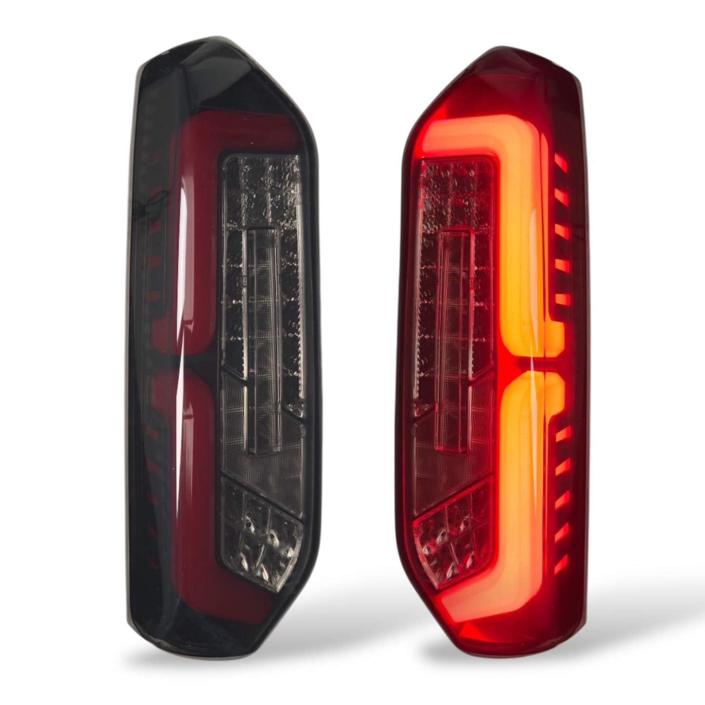 Voor de nieuwe Transit Custom 2024–2026 Van-X: volledig LED-achterlichten met getinte lenzen (upgrade).