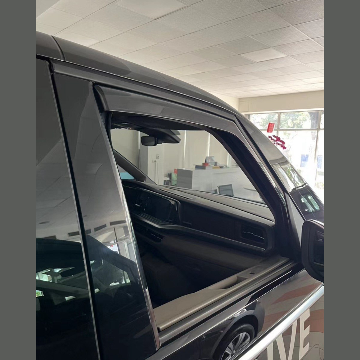 voor VW T7 Transporter Multivan Caravelle In-Channel getinte windafbuigers – Van-X