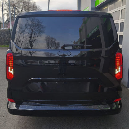Voor de nieuwe Transit Custom 2024–2026 Van-X: volledig LED-achterlichten met getinte lenzen (upgrade).