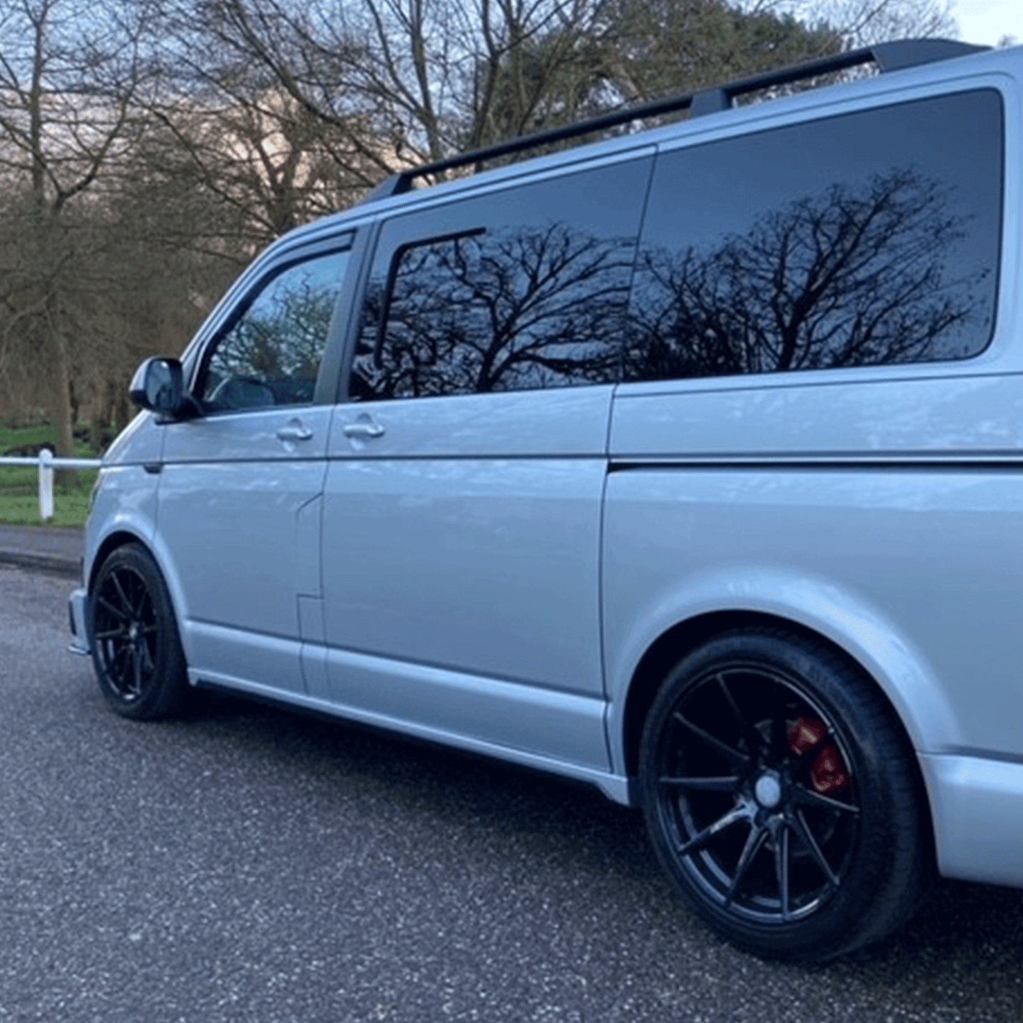 VW T5, T5.1 SWB zijskirts Reflex zilver kunststof geverfd en klaar voor montage (B-kwaliteit)