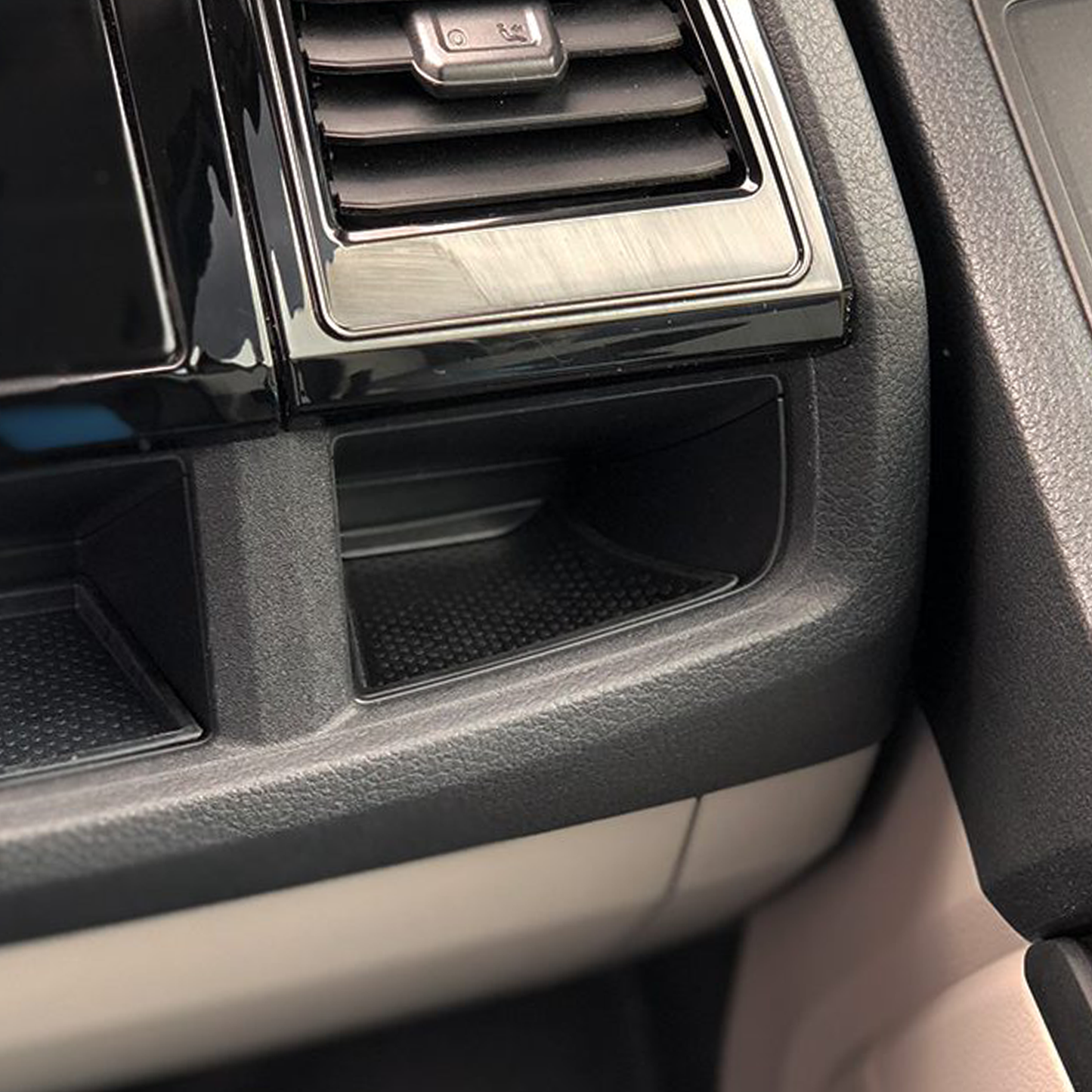 VW T6 Transporter Tapetes/Cubierta de Salpicadero Inferior Interior Ordenado para Conducción a la Izquierda (LHD) Ajuste Directo Furgoneta Camper