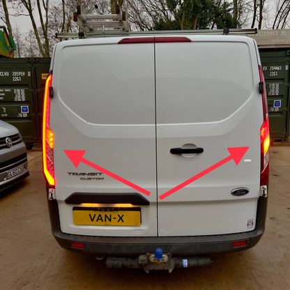 Para la furgoneta Transit Custom MK1: Luces traseras LED con indicador secuencial y lentes transparentes