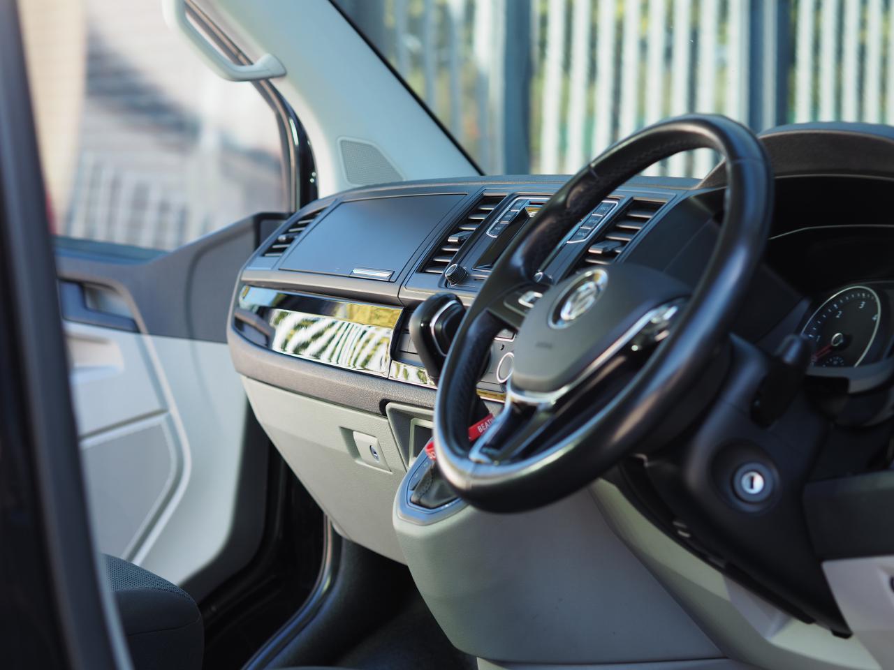 VW Transporter T6 onderste dashboardafwerking Comfort Dash Style