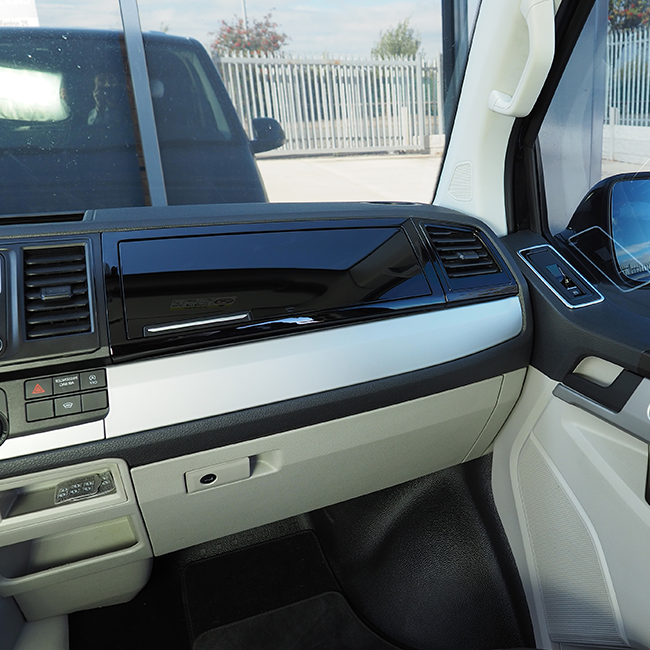 VW T6 Transporter dashboardkastje Comfort Dash Conversie Piano Zwart (LHD Europees linksgestuurd)